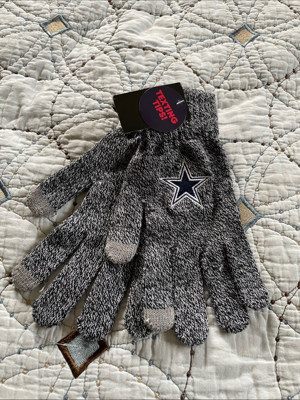 NFL Men’s Dallas Cowboys Black and Gray Touchscreen Knit Gloves with Star Patch